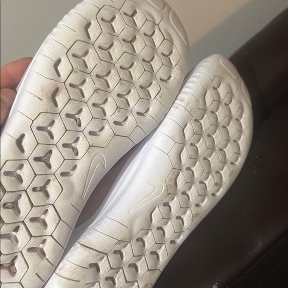 Nike Women's free rn Mauve and Gold Athletic Shoes - Picture 7 of 8